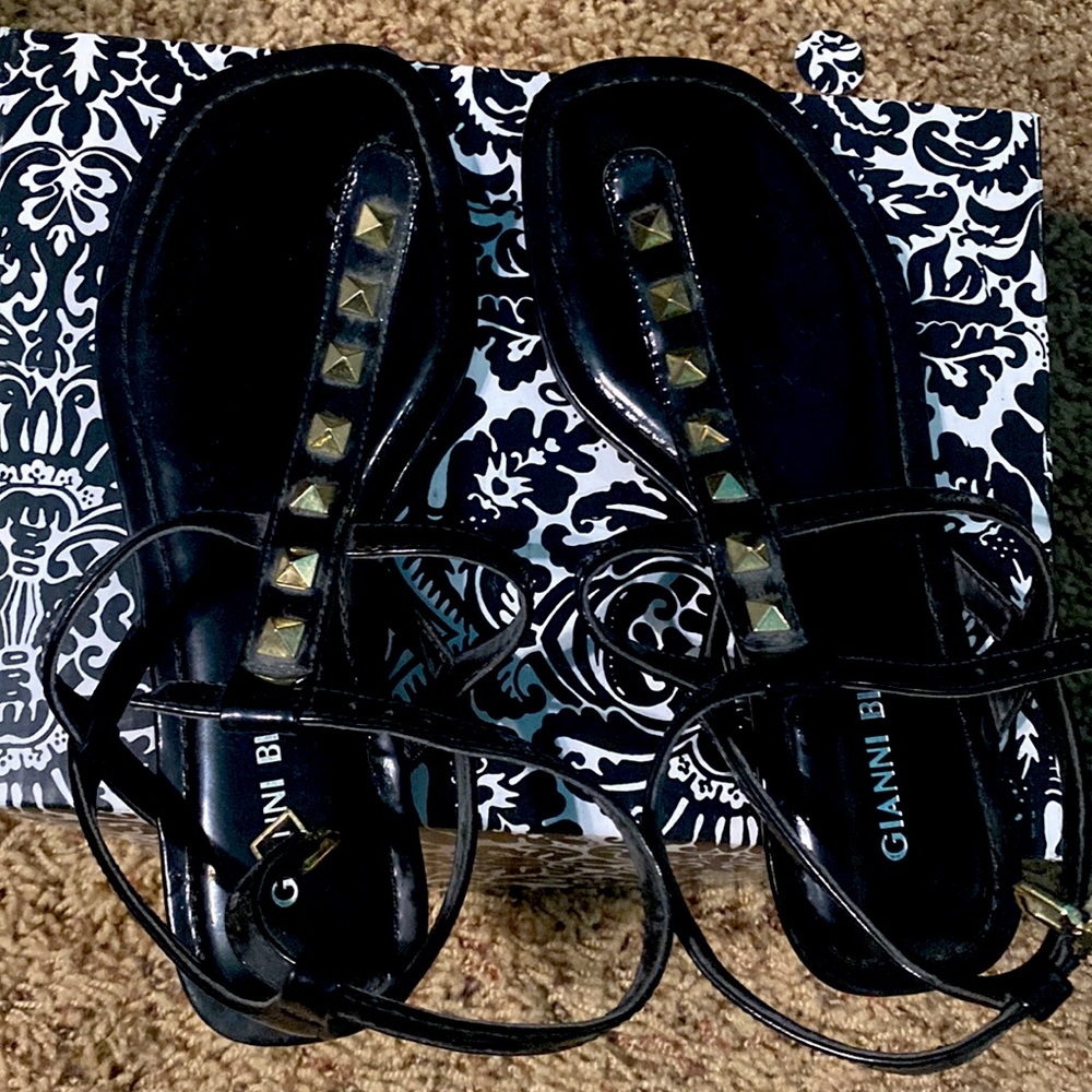 Gianni Bini sandals
